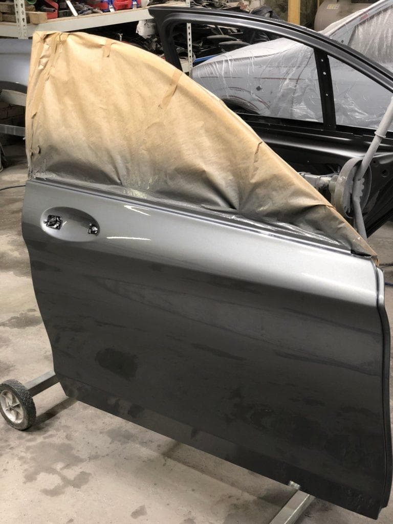 Покраска двери Mercedes-Benz